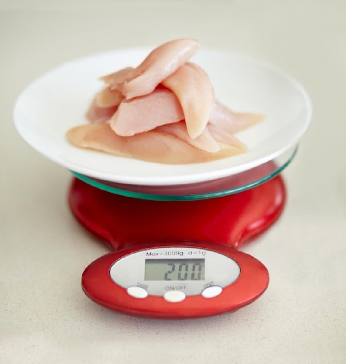 Control de porciones con una balanza de cocina durante 14 días, luego estimaciones a mano
