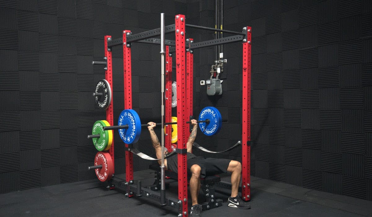 Autoescrito 5×5: tres grandes levantamientos, añade 2.5 kg cuando las repeticiones son limpias